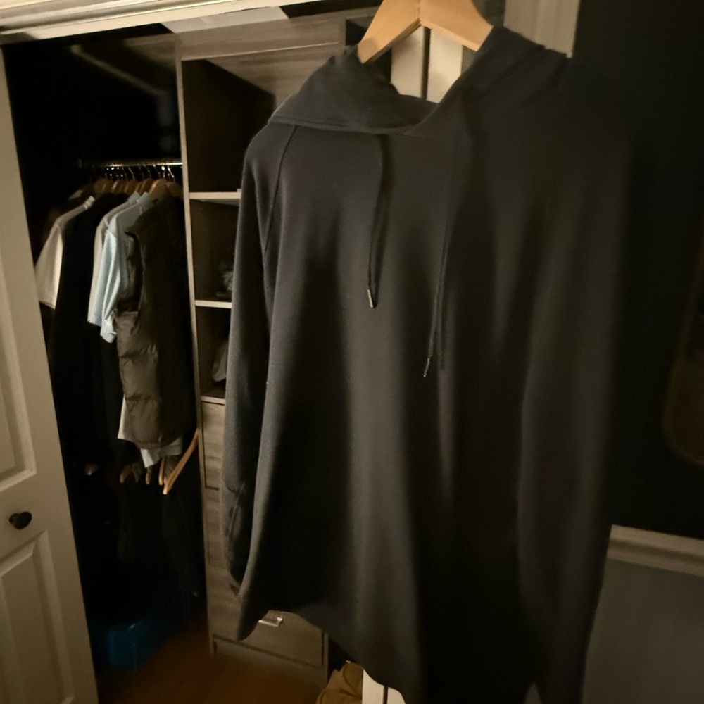 Lululemon Men's Black Hoodie